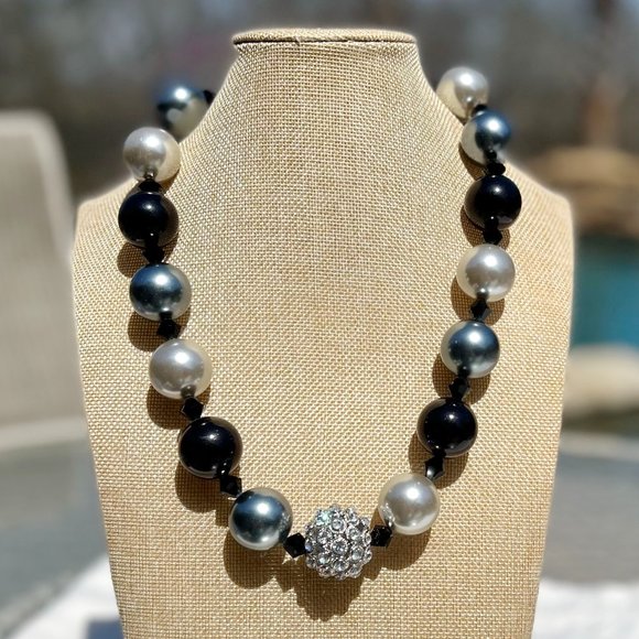 Chunky Sparkle Pearl Necklace Crystal Bling Hand Beaded Statement Stunner NWT - Picture 1 of 6